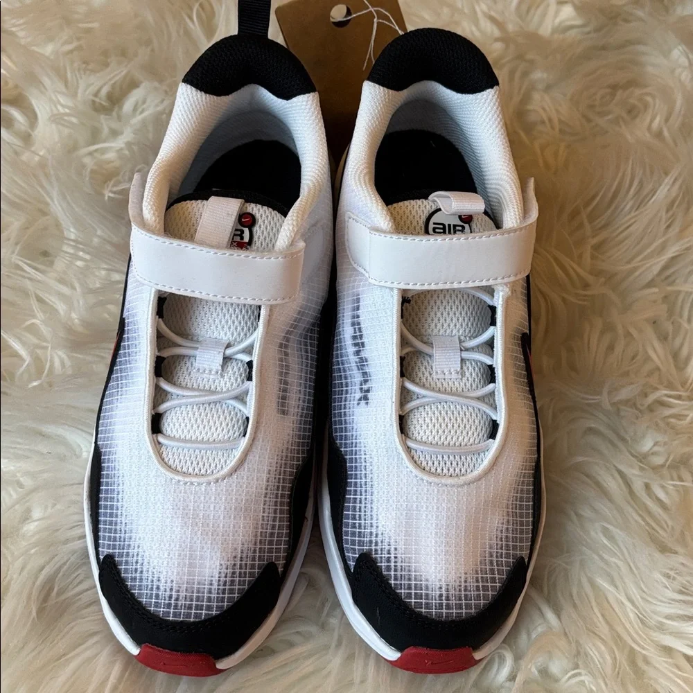 NWT kids Nike air max nova sneakers